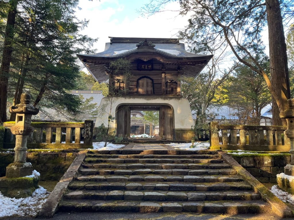 日光山興雲律院の門