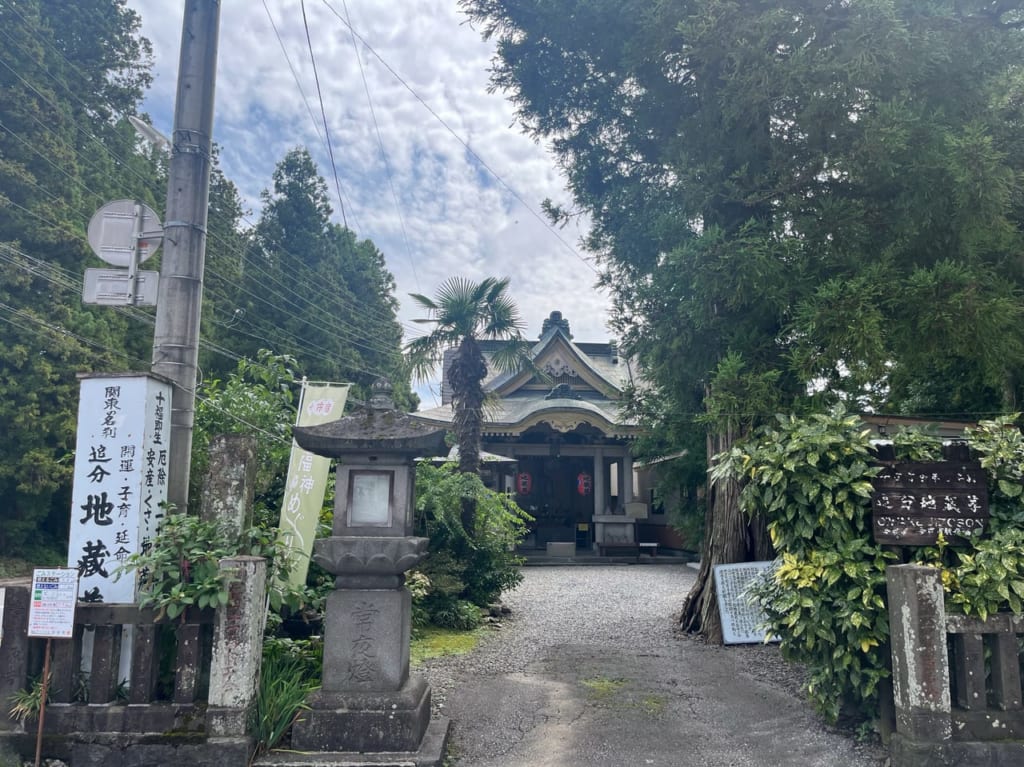 追分地蔵尊外観